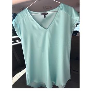 Express Gramercy Tee XS EUC light blue solid